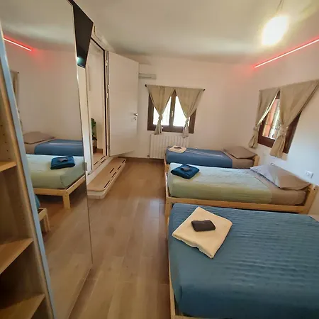 Fly Park Bologna 50 Posti Auto 13 Posti Letto Bed & Breakfast 3*