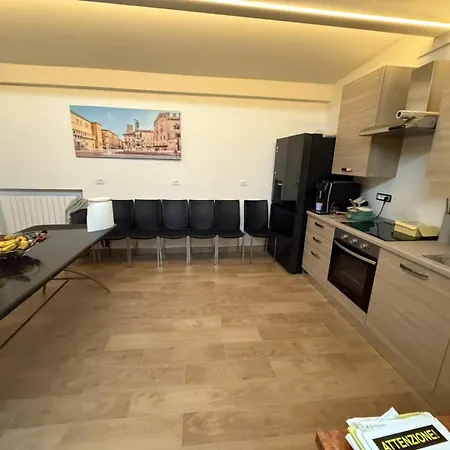Oda ve Kahvaltı Fly Park Bologna 50 Posti Auto 13 Posti Letto 3*